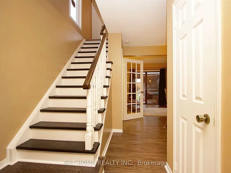 1310 Charter Cres — Photo 7