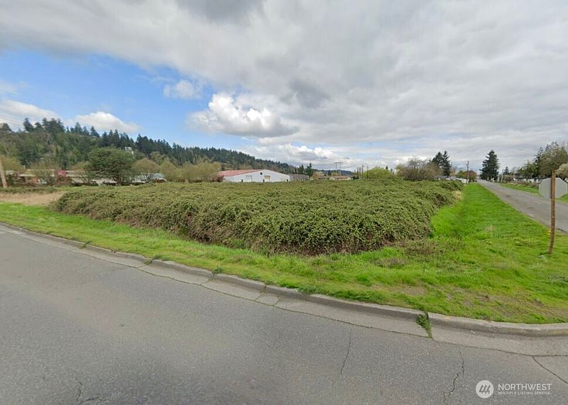 4th image of 415 Tacoma Boulevard