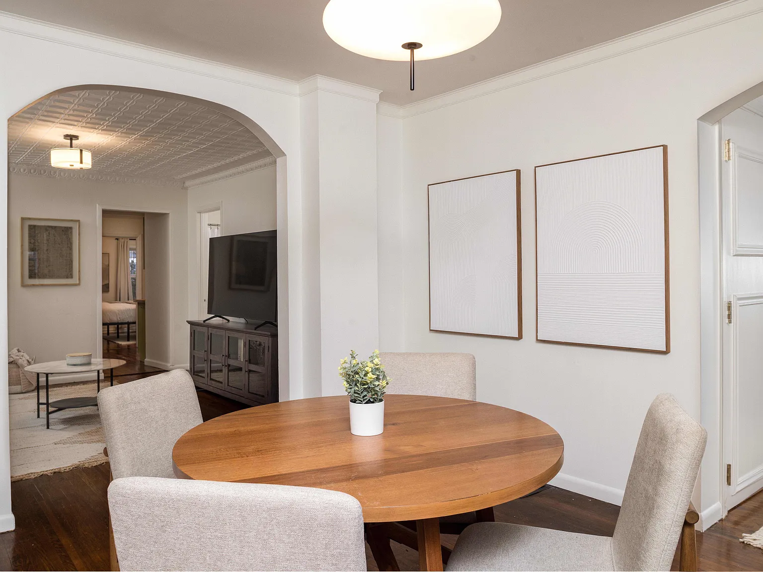 2 bed, 930 sqft, $2,500 — Photo 3