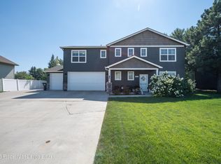 711 28th St W, Dickinson, ND 58601