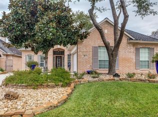 27 Rockledge Dr, Spring, TX 77382