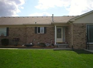 30593 Victoria Ct, Chesterfield, MI