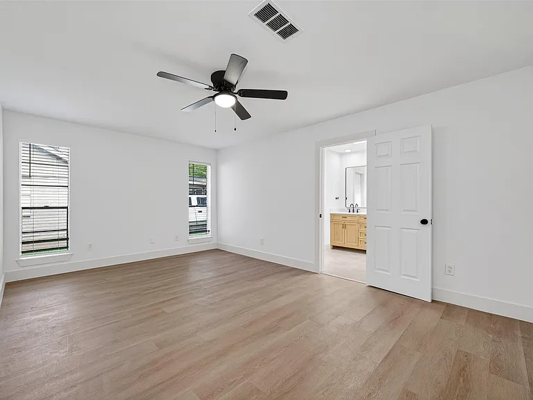 1834 Shadow Rock Dr — Photo 31