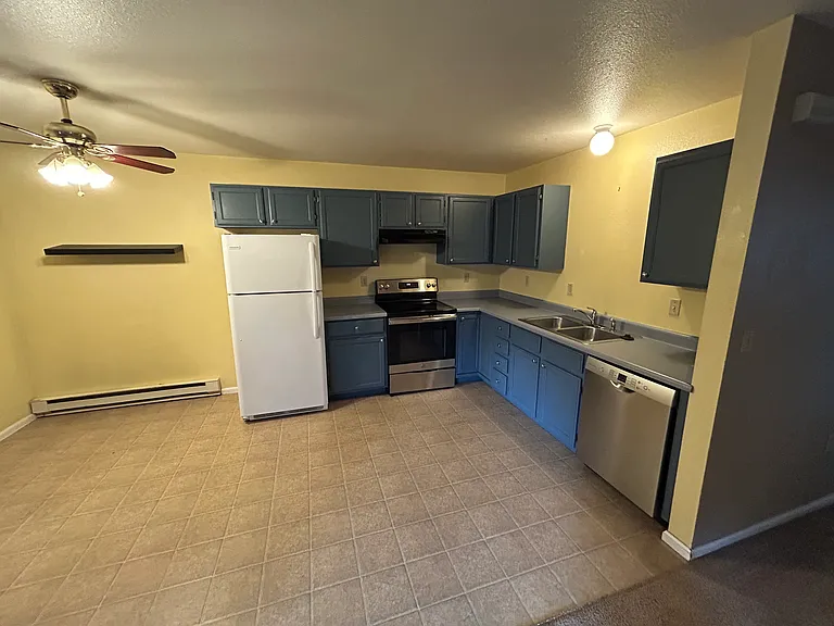 1355 Cherry St #B — Photo 5