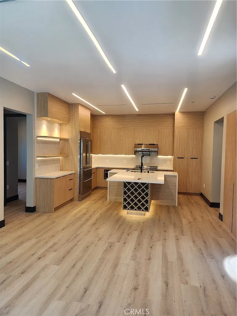 3 bed, 1122 sqft, $4,000 — Photo 4