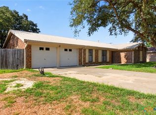 1008 Virginia St, Edna, TX 77957