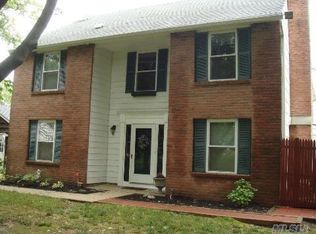 5 Appomattox Ct, Coram, NY 11727