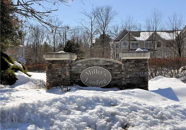 1st image of 6 Tuxedo Ln