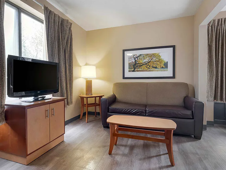 Studio Suite - 1 Queen Bed