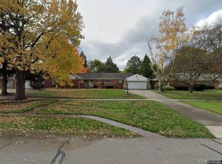 18841 Rainbow Dr, Lathrup Village, MI