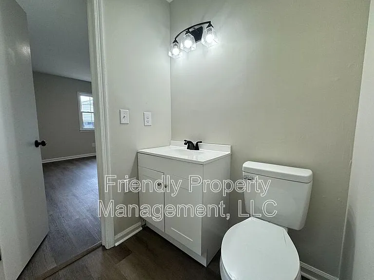 1050 File St — Photo 6