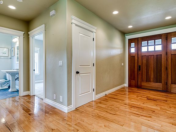3rd image of 82924 Florence Ave