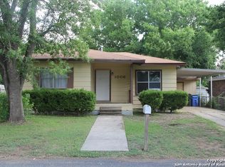 1006 Zunker St, Seguin, TX 78155