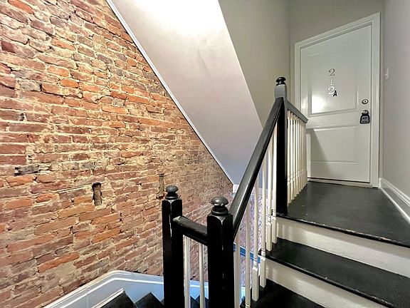 4th image of 212 W Burke St #A