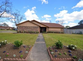 1801 Parkcrest St, Alvin, TX 77511