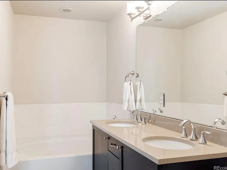 1323 Jackson St — Photo 13