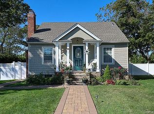 230 Kensington Ave, Bayport, NY