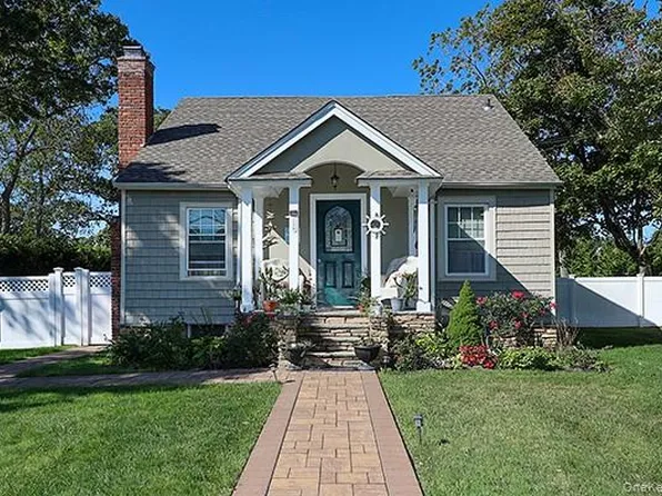 230 Kensington Avenue, Bayport, NY 11705