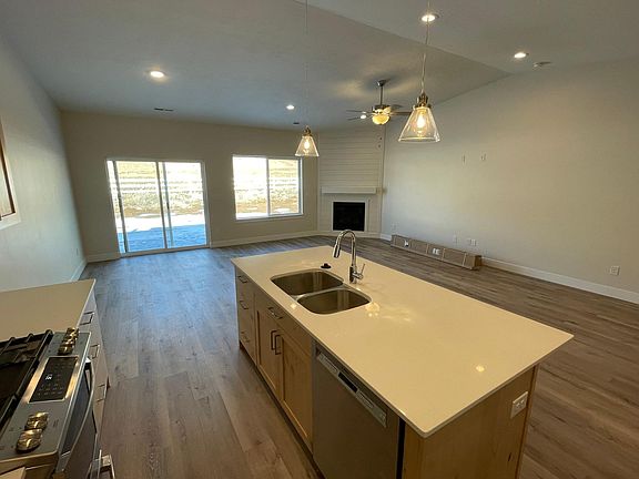 Kitchen open to 
Family Room