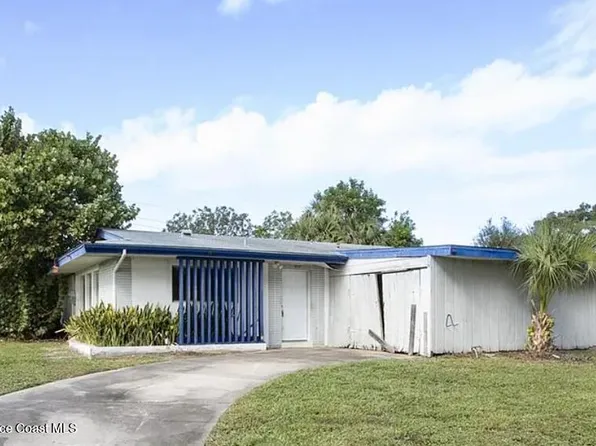 906 Chace Ln NE, Palm Bay, FL 32905