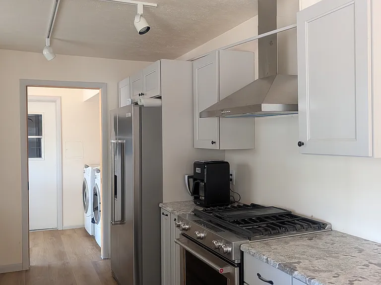 417 Greg Ave — Photo 8