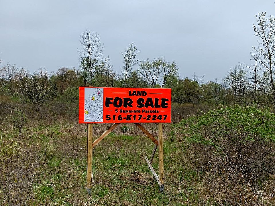 2nd image of 39 River Glen Rd