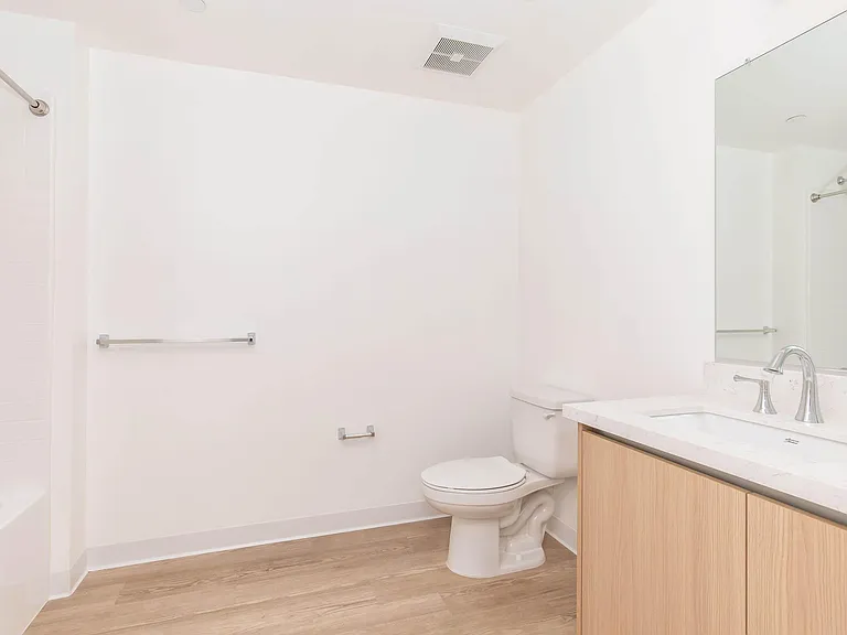 Woodlake Apartments — Photo 53