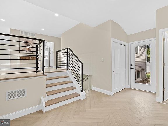 3rd image of 120 Canterbury Rd