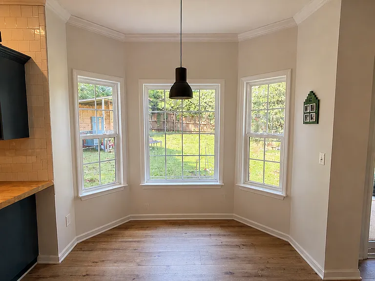 Eat-in area in kitchen