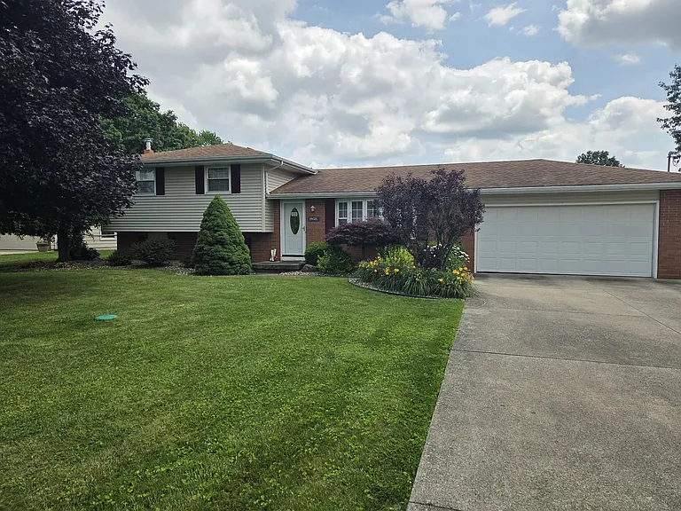 968 Dianewood Dr — Photo 1
