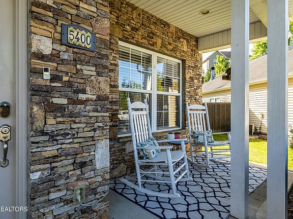 3rd image of 5400 Oak Harbor Ln