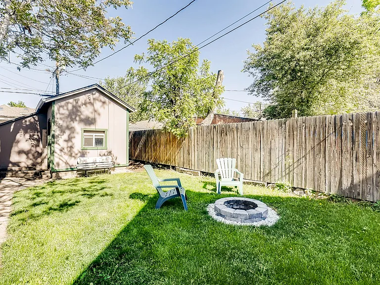 Backyard and 1 car garage w/ alley access