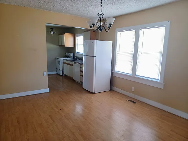 843 S Holyoke St — Photo 7