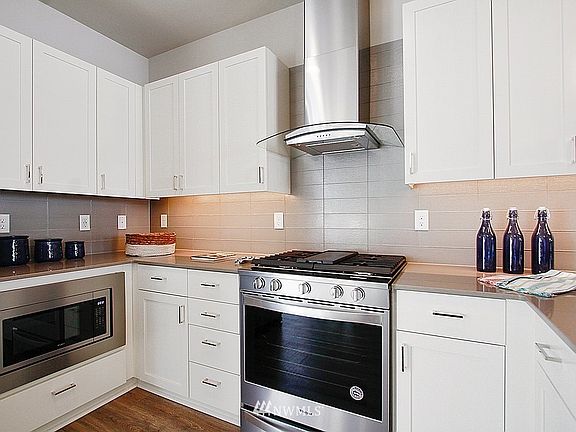 5th image of 2205 NE 88th St
