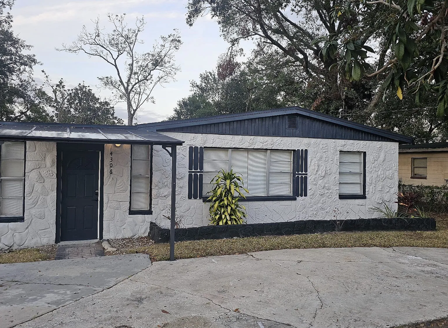 4306 E Clifton St — Photo 1