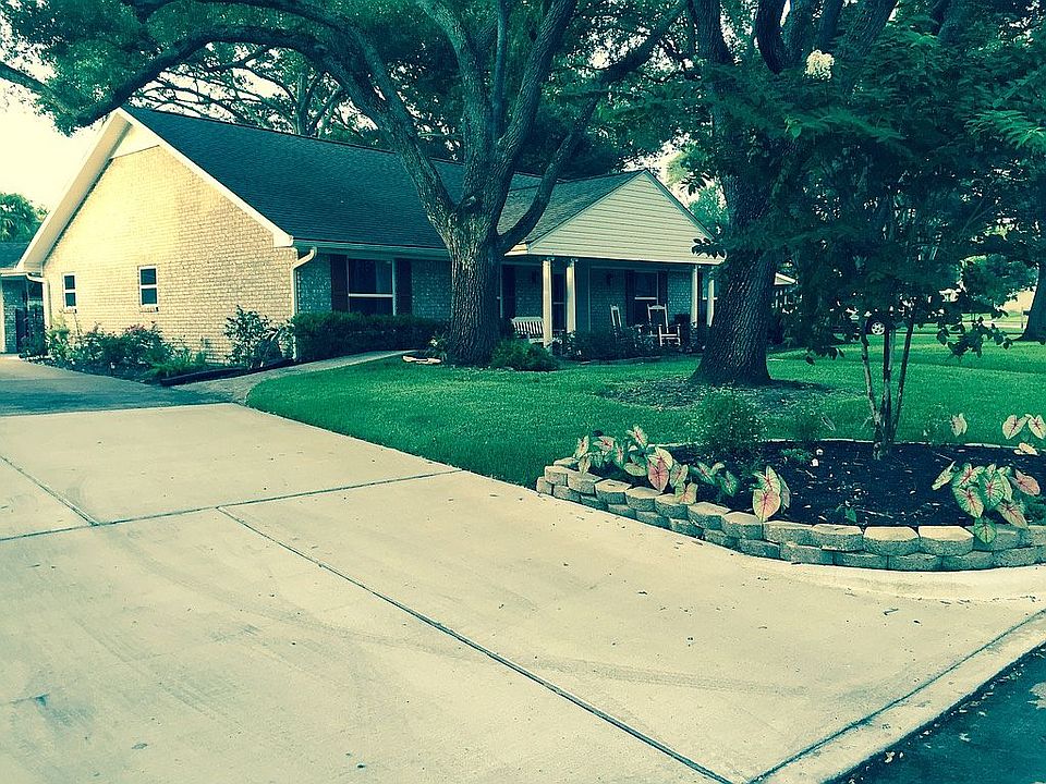 1st image of 1825 Laurel Oaks Dr