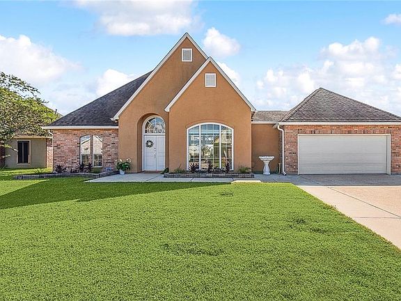 2nd image of 164 River Oaks Dr