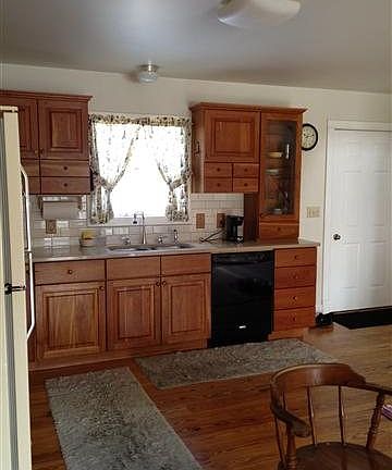 3rd image of 108 Hillcrest Trl