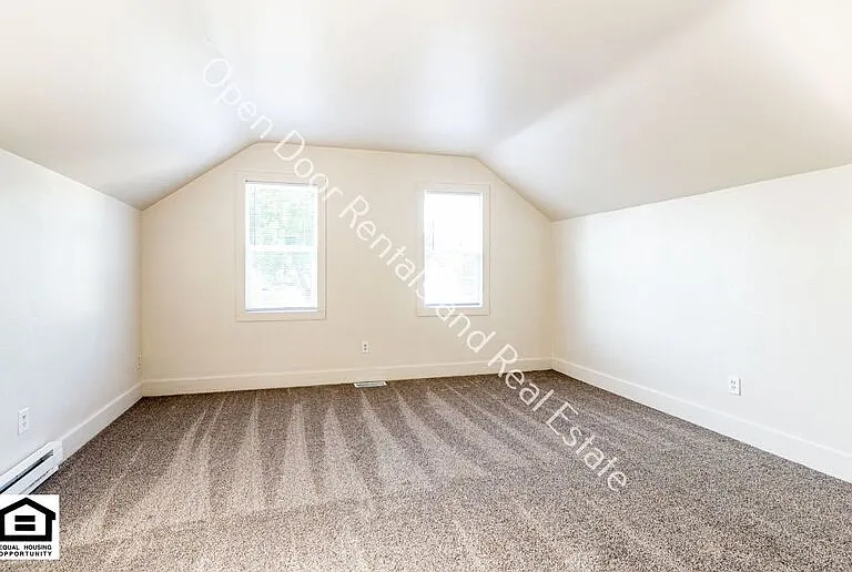 1240 1/2 Boone St — Photo 10