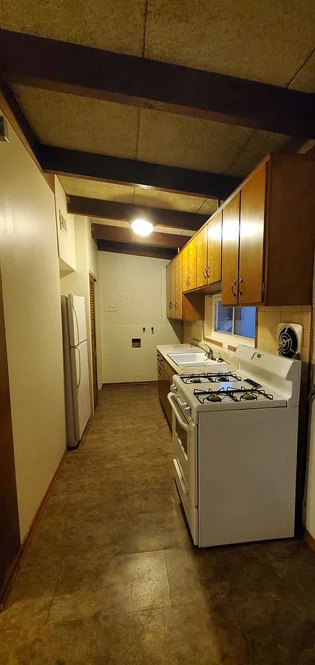 1 bed, 700 sqft, $900 — Photo 3