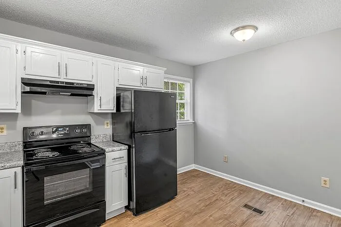 1811 Cody Ave — Photo 12