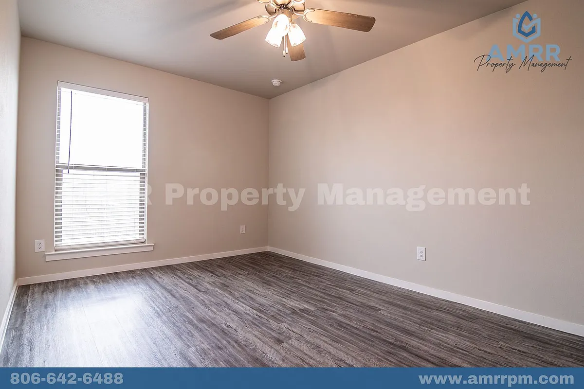 Building Photo - 2125 N Texas Ave