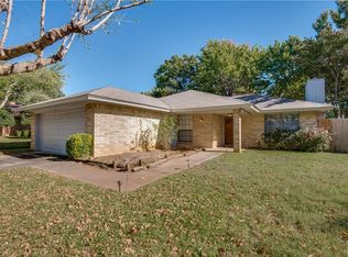 217 Ginger Ln, Euless, TX 76039