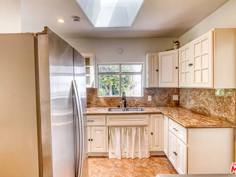 2127 Malcolm Ave — Photo 18