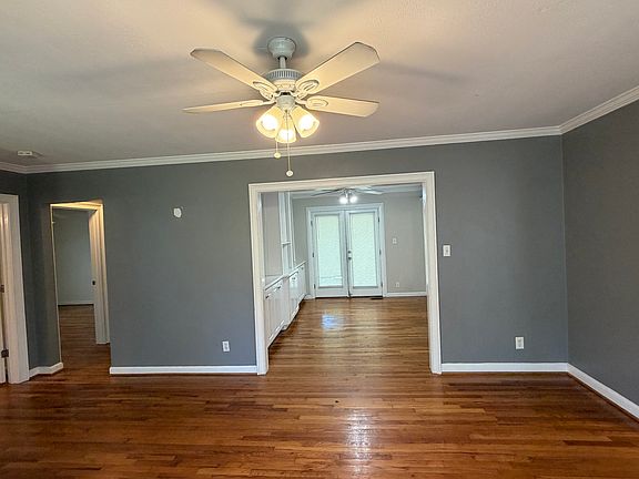 3rd image of 4511 Summerville Rd