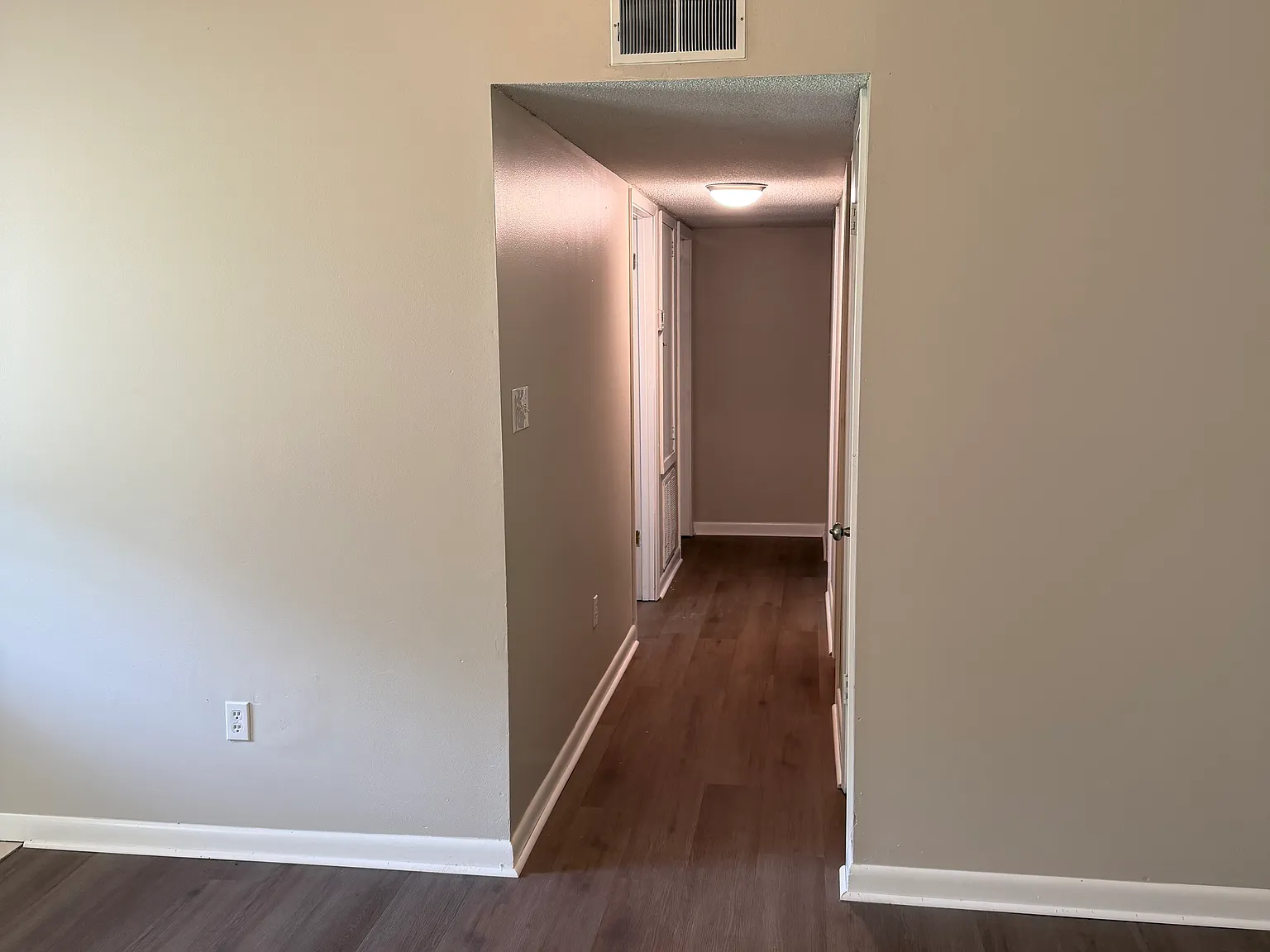 3 bed, 1200 sqft, $1,350 — Photo 3