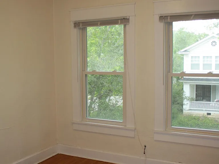 701 S Woodlawn Ave — Photo 9