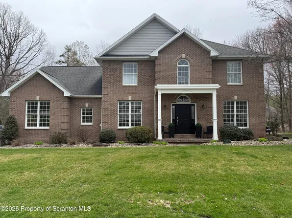 107 Joyce Dr, Moosic, PA 18507