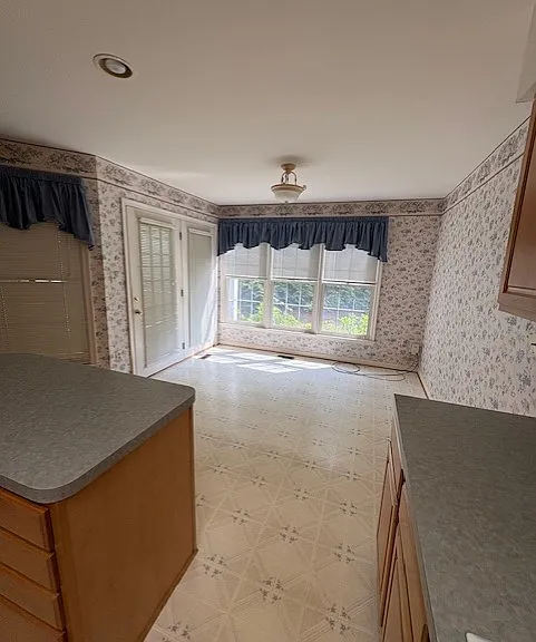 401 Greens Ct — Photo 6
