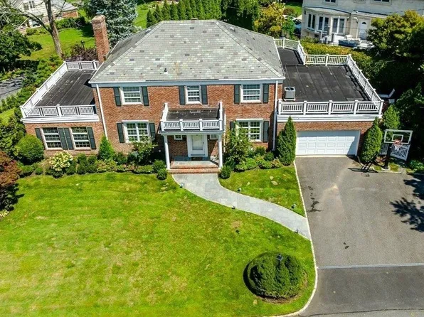 7 Rosemont Place, Great Neck, NY 11023